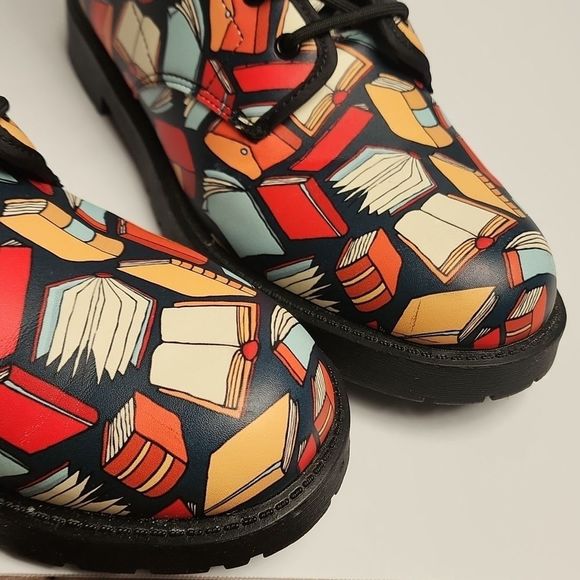 MAWEEPET Boots, Books,Black,Doc Style Size 8.5 Men 11 F EUC School Teacher Learn - Picture 3 of 12